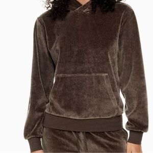 🤎TNA Aritzia Velour Hoodie – Rich Mocha Brown – Size L 🤎